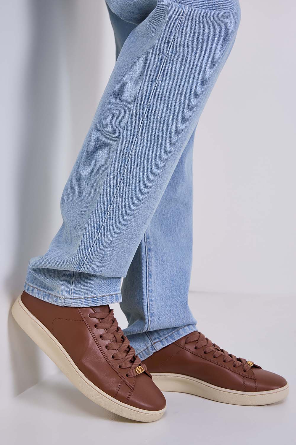 תמונת כל הלוק של סניקרס